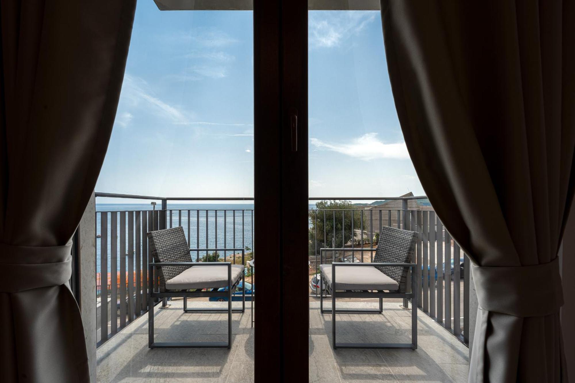 Niki Apartments Przno Sveti Stefan Exterior photo